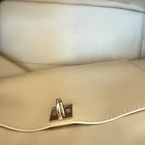 Louis Vuitton Pernelle Tote in Taurillon - Picture 12 of 15